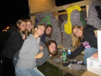 Alpha_Phi_girls_working_on_the_Homecoming_float__Fall_2003jpg_Thumbnail1_632991991362306250